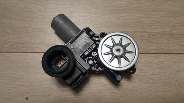 Мотор склопідйомника дверей передніх, правих 8571033240 TOYOTA