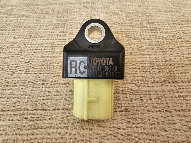 Датчик Ейрбег передній 898310E160 TOYOTA