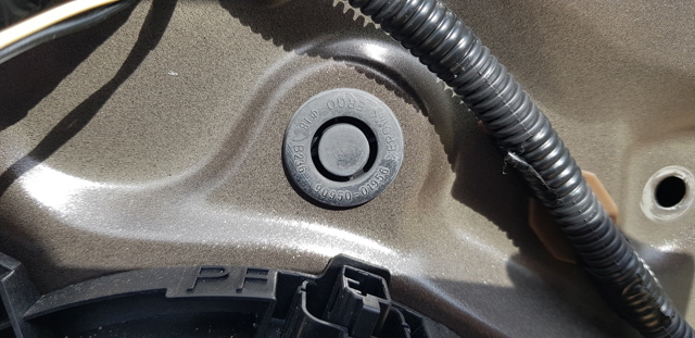 Заглушка кузова 9095001956 TOYOTA
