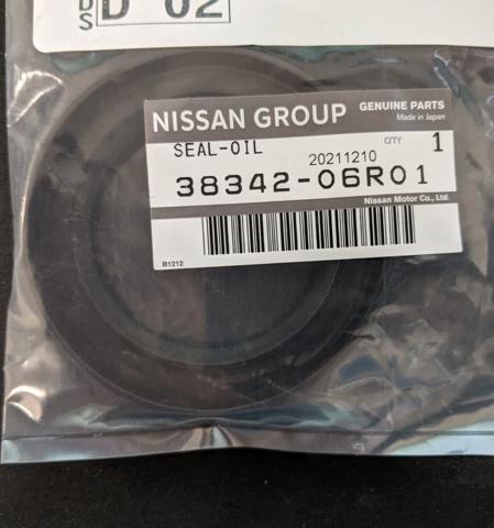 Сальник півосі переднього моста, правої 3834206R01 NISSAN