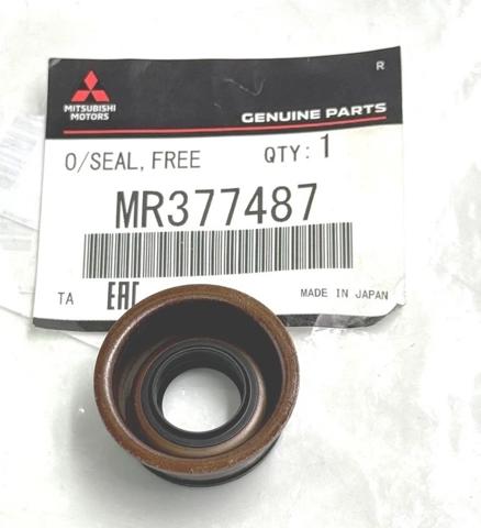 Сальник коробки передач MR377487 MITSUBISHI
