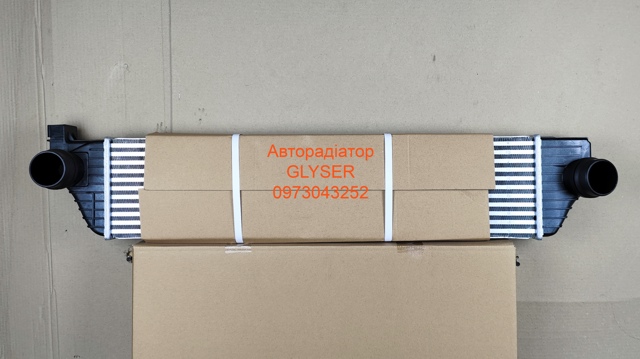 Охолоджувач наддувочного повітря Opel Movano B