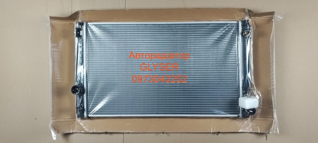 Радіатор охолодження двигуна Тойота Рав 4 3