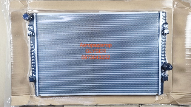 Радіатор системи охолодження двигуна Volkswagen Golf 8