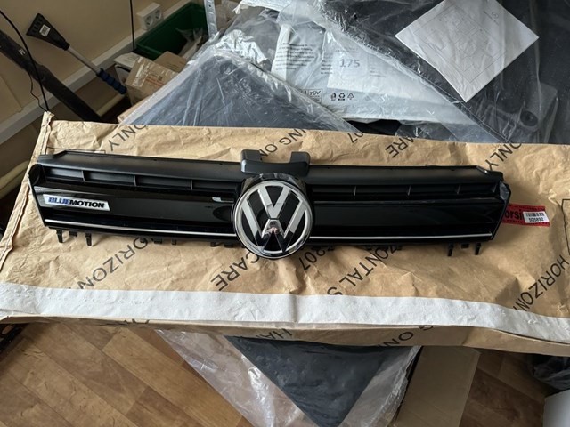 Захисна решітка радіатора 5G0853651ATZLL VAG