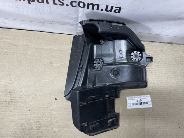 Кронштейн бампера заднього, правий 4KE807366 VAG
