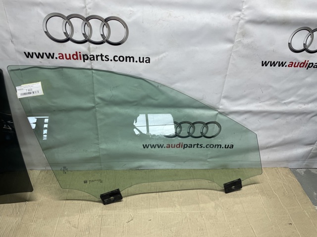 Скло пасажирських дверей 4KE845022B VAG