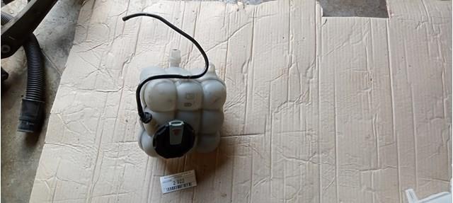 Бачок розширювальний 4M0121405 VAG