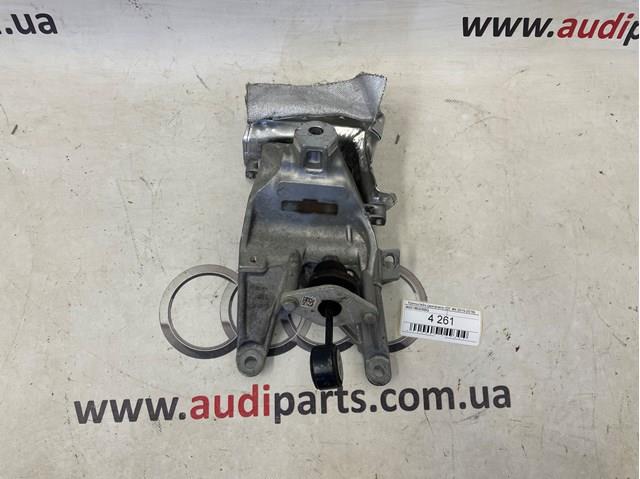 Кронштейн подушки (опори) двигуна, правої 4M0199308BQ VAG