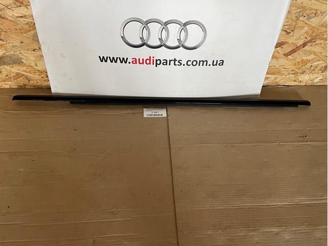 Молдинг заднього скла, правий 4M08537643Q7 VAG