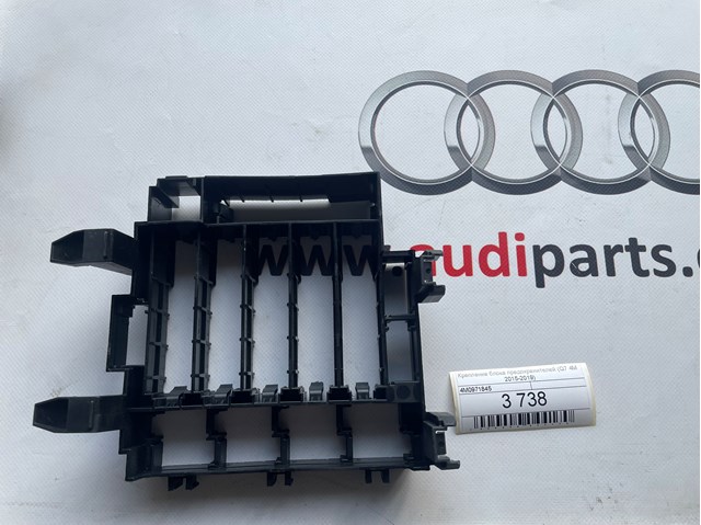 Корпус блоку запобіжників 4M0971845 VAG