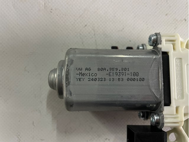 Привід ліфта передній 80A959801 VAG