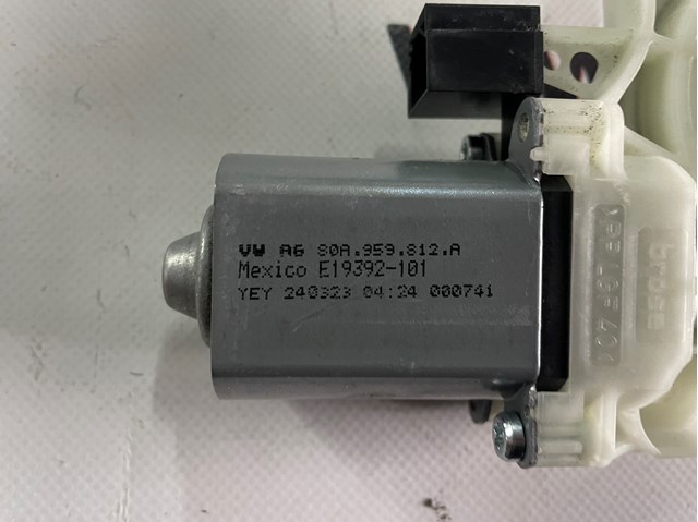 Мотор склопідйомника дверей задніх, правих 80A959812A VAG