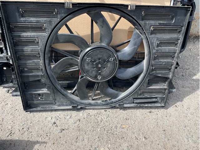 Кожух вентилятора 8W0121207B VAG