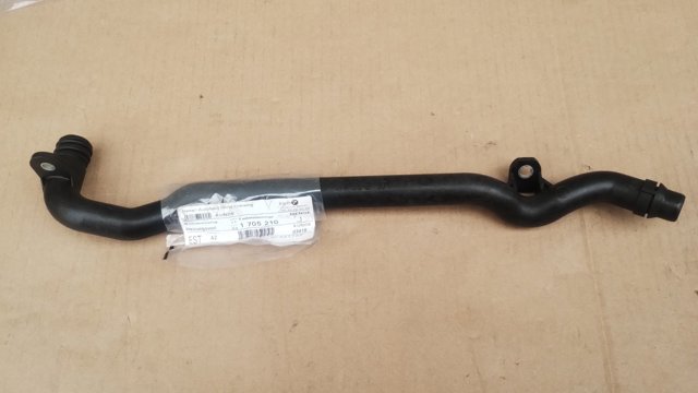 Патрубок системи охолодження 11531705210 BMW