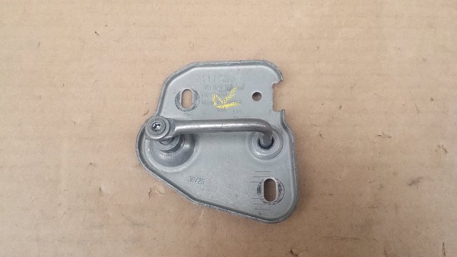 Стояк-гак замка капота 3V0823186A VAG