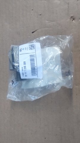 Направляюча переднього бампера 51117296308 BMW