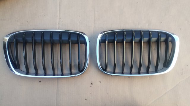 Решітка радіатора ліва 51117383363 BMW