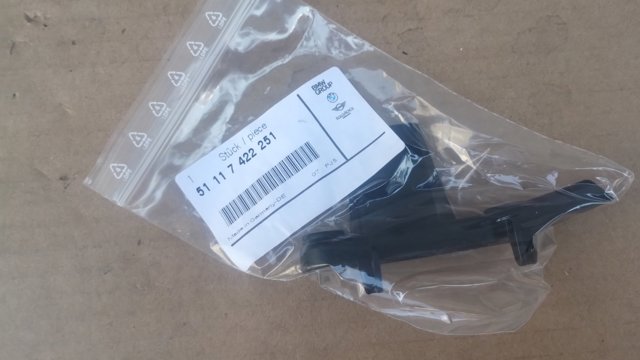 Напрямна переднього бампера, ліва 51117422251 BMW