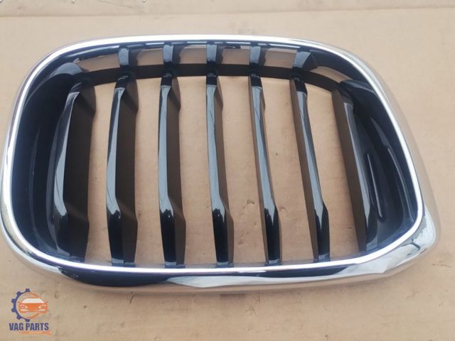 Решітка радіатора права 51138091726 BMW