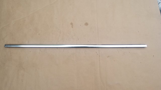 Молдинг опускного скла двері задньої, лівої 51227289645 BMW