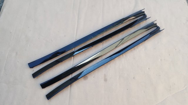 Захисна накладка вітрового скла права 51317463528 BMW