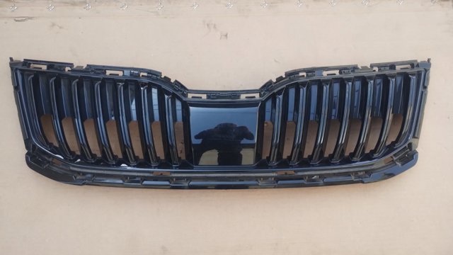 Решітка радіатора 5E0853653C VAG