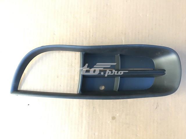 Решітка радіатора 5J0807925 VAG