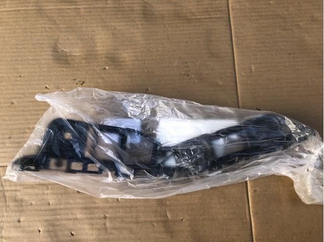 Кронштейн бампера заднього, правий 6C6807394B VAG