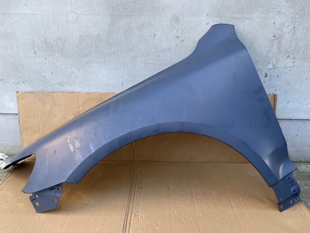 Переднє ліве крило 7L6821101P VAG