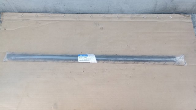 Молдинг опускного скла дверей передньої, правої 822202E000 HYUNDAI