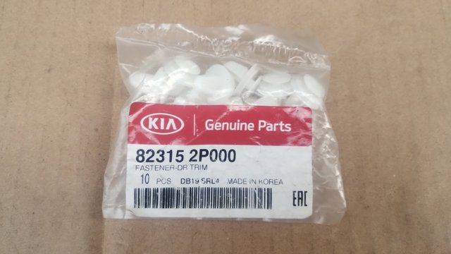 Пістон (кліп) кріплення обшивки дверей 823152P000 HYUNDAI