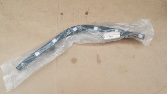 Молдинг переднього бампера, лівий 865712F000 HYUNDAI