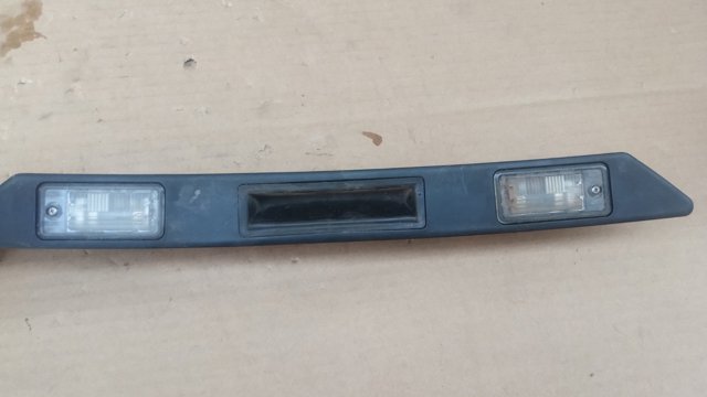 Накладка на багажник 8P48275743FZ VAG
