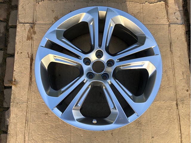 Диски колісні литі (легкосплавні, титанові) 8R0601025BK VAG