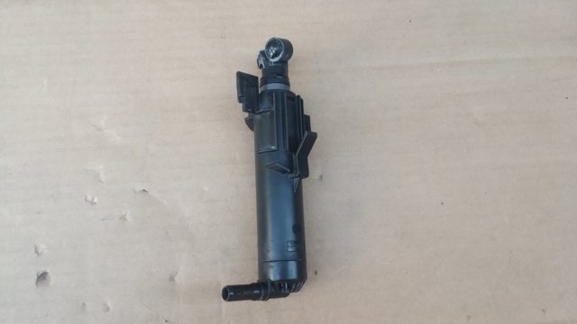 Форсунка омивача фари передньої, лівої 8T0955101D VAG