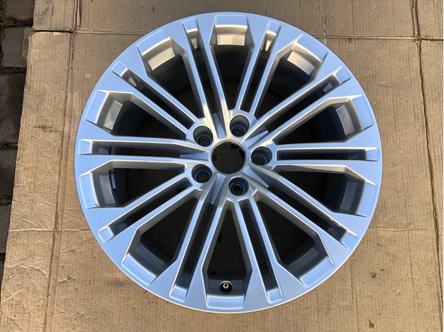 Диски литі (легкосплавні, титанові) 8W0601025AJ VAG
