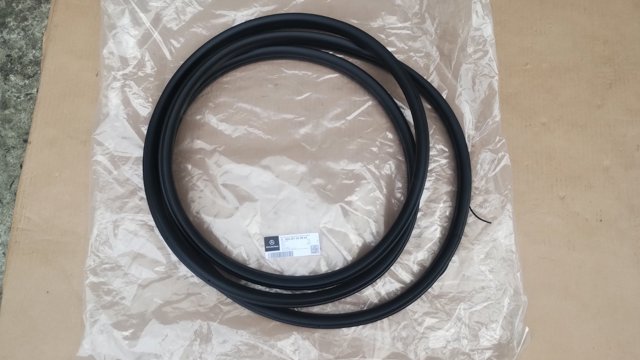 Ущільнювач двері передньої (на кузові) A906697609864 MERCEDES