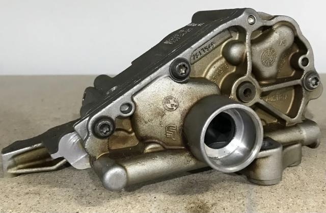 Насос маслозакачуючий 11417613549 BMW