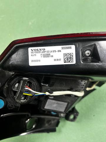 Ліхтар задній лівий, зовнішній 32228898 VOLVO