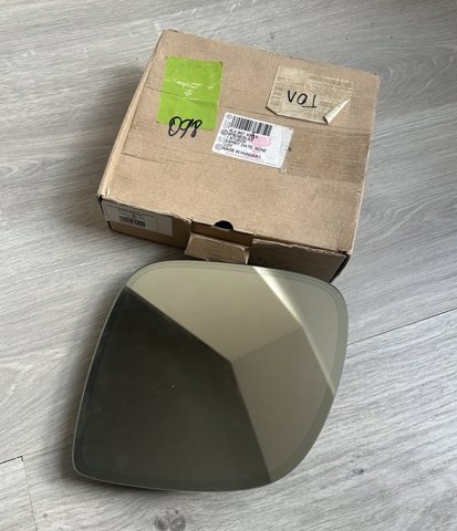 Скло дзеркала заднього виду, лівого 4L0857535A VAG