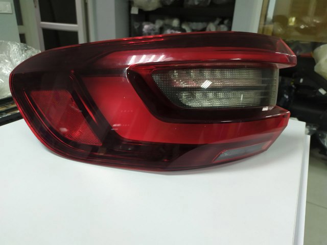 Задня ліва зовнішня фара 63215A164B3 BMW
