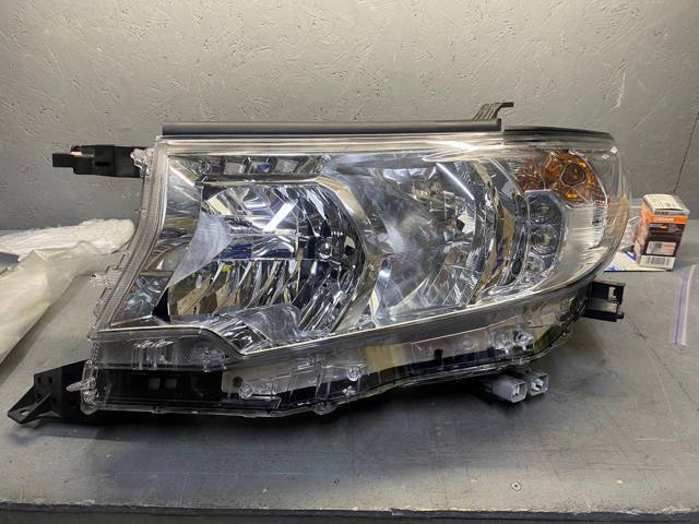 Фара 8117060N10 TOYOTA