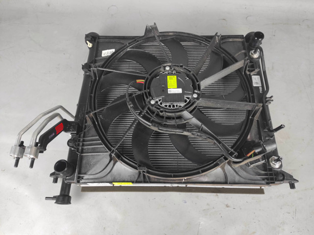 Радіатор охолодження двигуна Hyundai Santa Fe 4