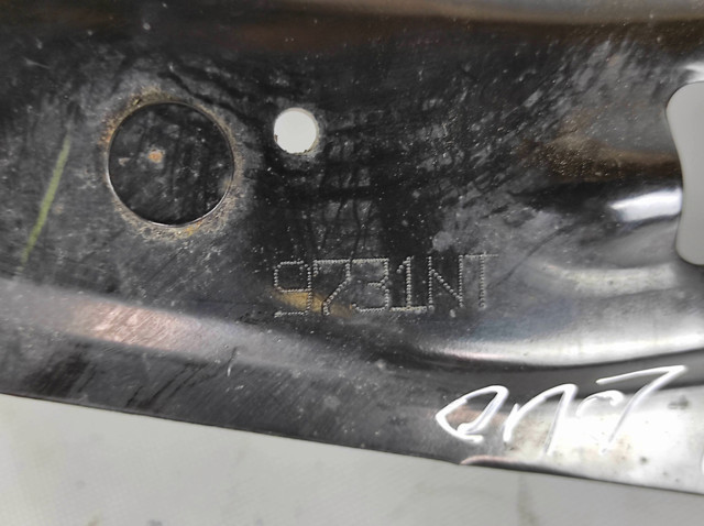 Цапфа поворотного кулака 4125A079 MITSUBISHI