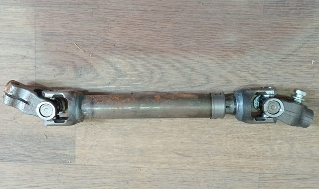 Карданчик вала рульової колонки, нижній 4401A254 MITSUBISHI