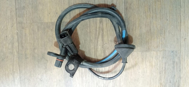 Датчик АБС (ABS) задній правий 4670A572 MITSUBISHI