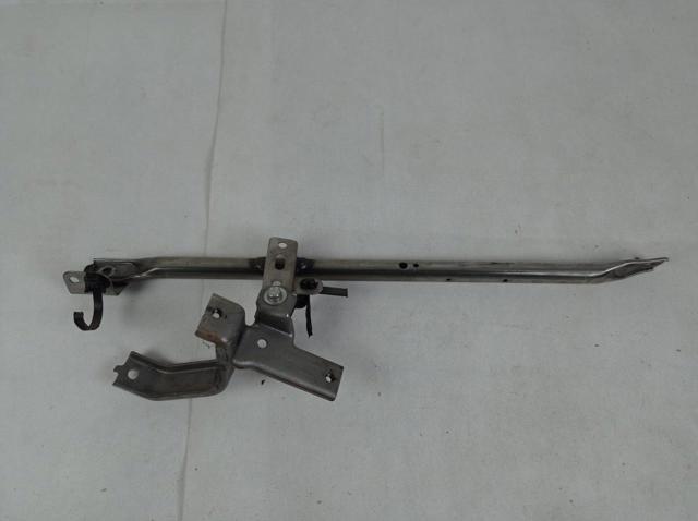 Кронштейн передньої балки 5220F591 MITSUBISHI