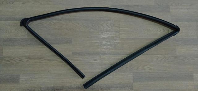 Ущільнювач під капот 5902A180 MITSUBISHI