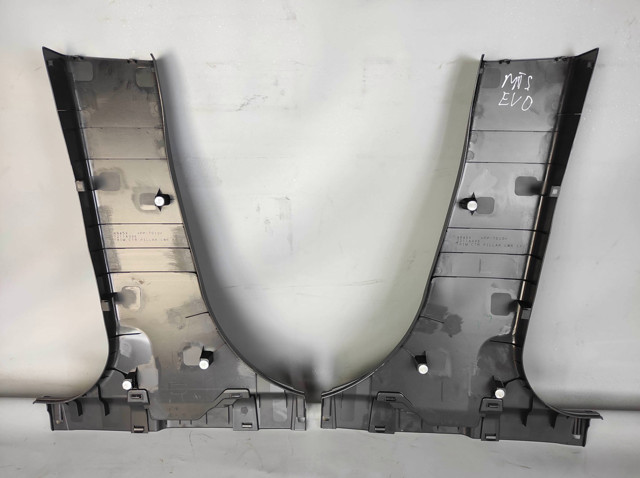 Обшивка стійки кузова внутрішня, середня нижня права 7211A396XA MITSUBISHI